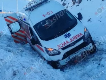 Գյումրիից հիվանդին Երևան տեղափոխող շտապօգնութ...