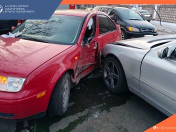 Վանաձորում բախվել են «Mercedes-Benz»-ը և «Vol...