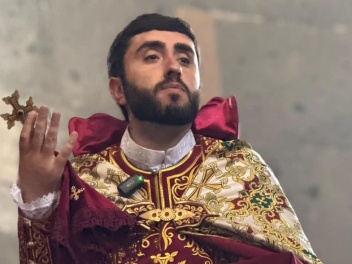 Նախկին հոգևորական Տեր Արամը չի ազատում Մայր Ա...