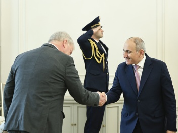 Փաշինյանը հրաժեշտի հանդիպում է ունեցել ԵՄ քաղ...