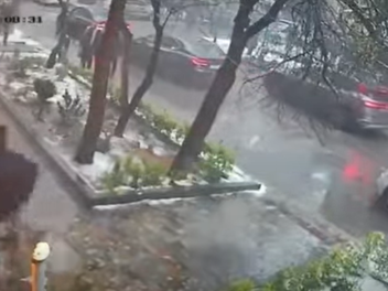 Քաղաքացին մերկասառույցի պատճառով գրեթե հայտնվ...