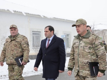 Պաշտպանության նախարար Սուրեն Պապիկյանն այցելե...