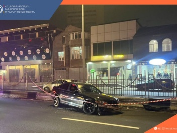 Երևանի Իսակովի պողոտայում «BMW»-ն բախվել է ճա...