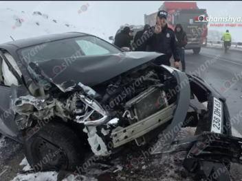 Աշտարակ-Եղվարդ ավտոճանապարհին բախվել են «Niss...