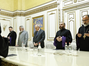 Կաթողիկոսին դեմ դուրս եկած եպիսկոպոսները չեն...