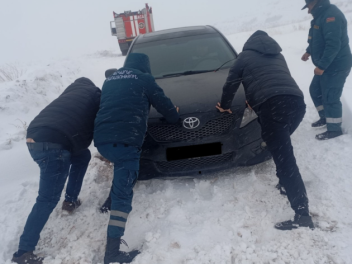 Փրկարարներն արգելափակումից դուրս են բերել ավտ...