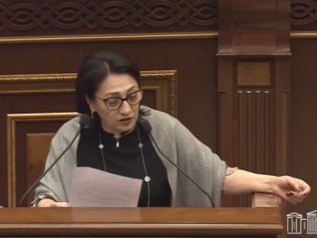 Ինչպես ԱԺ նախագահն է նվերներ փոխանակում, Եկեղեցին էլ իր նվիրաբերման կարգն ունի