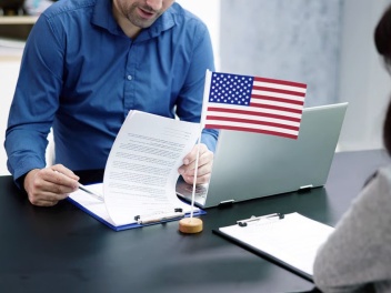 ԱՄՆ-ն դադարեցնում է ներգաղթային վիզաների մշակ...