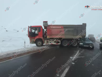 Եղվարդ-Աշտարակ ճանապարհին բախվել են «SHACMAN»...