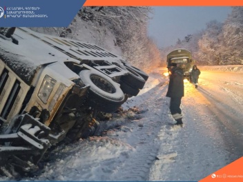 Դիլիջանի ոլորանում Man Van-ը ճանապարհի մաքրմա...