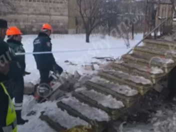 Արթիկում տան մուտքի բետոնե ծածկը փլnւզվել է քաղաքացու վրա