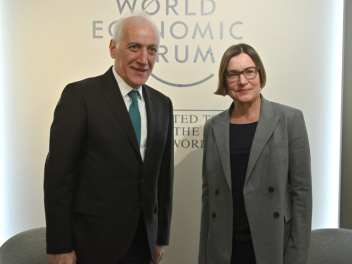 Խաչատուրյանը Դավոսում հանդիպել է Կարմիր խաչի...