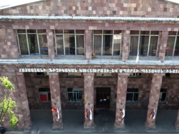 Կաշառքի համար մեղադրվող ամբիոնի վարիչի վերաբե...