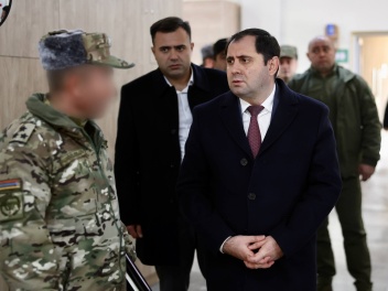 Սուրեն Պապիկյանը այցելել է ՊՆ N զորամաս և հան...