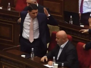 «Եթե անուններ չտա՝ ստոր և սրիկա է»․ Աղազարյանի արձագանքը Արգիշտի Քյարամյանի հայտարարությանը