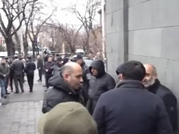 Թույլ չեն տվել ծանոթանալ գաղտնի զեկույցին․ «Հրապարակ»