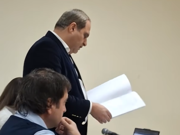 Արա Զոհրաբյանի եւ դատավորի թեժ զրույցը