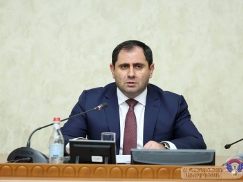 Սուրեն Պապիկյանը ներկայացրել է զինված ուժերու...