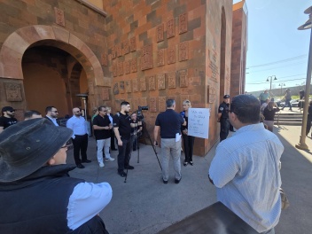 Էդ քարը ձեր վրա շպրտե՛ք, Հովնանը քարն առել, գ...