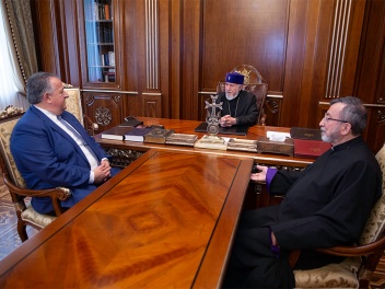 «Եկեղեցու ինքնակառավարման կանոնները պետք է հարգվեն». սփյուռքի գործիչներ