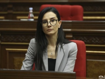 Աննա Վարդապետյանին «կզոհաբերե՞ն»․ «Հրապարակ»