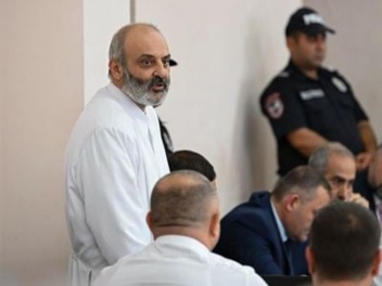 Բագրատ Սրբազանի կալանքը երկարաձգվեց ևս 2 ամսո...