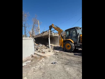 Քաղաքապետարանը բարբարոսաբար քանդում է քաղաքաց...