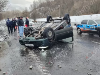 Գեղարքունիքում «Opel»-ը գլխիվայր շրջվել է