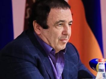 Ոչ մի անհատ, ոչ մի կուսակցություն, ոչ մի դաշի...