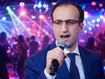 Էդքան տաղանդ ունենայի, իմ երգով կներկայանայի...