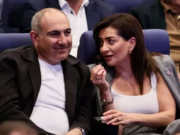 Ամոթ է, չէի սպասում, որ նման հարց կտաք. Պապոյանը՝ Փաշինյանի ու Աննա Հակոբյանի ամուսնալուծության մասին