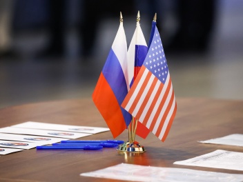 Ռուսական և ամերիկյան պատվիրակությունները ժամա...