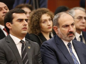 Փաշինյանը փորձում է սիրաշահել Հակոբ Արշակյանի...