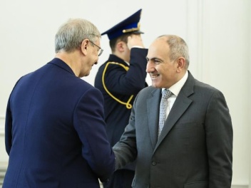 Ինչ է նվիրել ռուս գործարարը Նիկոլ Փաշինյանին....