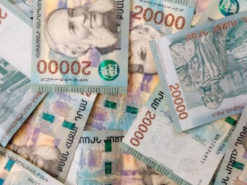 Երևանում հայրը տնից գողացել է 42 մլն դրամ և թ...