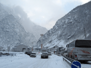 Լարսը բաց է բոլոր մեքենաների համար