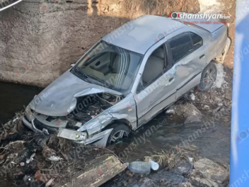 Չարենցավան-Արզական ճանապարհին «Mercedes»-ը դո...