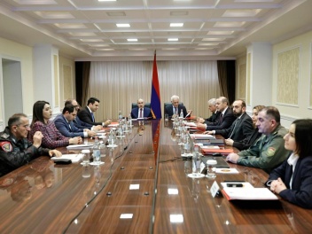 ԱԽ նիստում քննարկել են ՀՀ-ի դեմ կիրառվող հիբր...