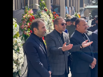 Ծաղիկներ խոնարհեցինք Իրանի դեմ սանձազերծված ռ...