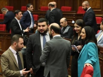 Ինչպես են մի գիշերում «անկախ» դառնում. «Փաստ»