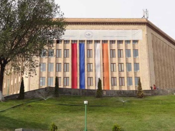 Հայաստանի Ամերիկյան Համալսարանը անցել է առցան...