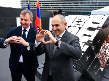 Ինչու է Եվրոպական խորհրդարանը ծափահարում Փաշի...