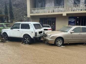 Սելավի հետևանքները Կապանում․ վնասվել են ավտոմեքենաներ