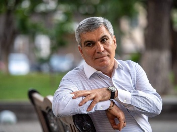 Դու, Քոչարյանի 1% արած դրածը չունես, այ կլոու...