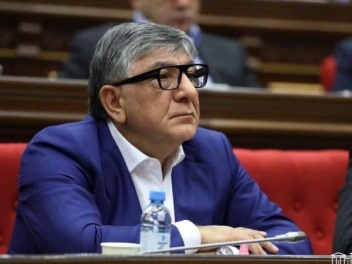 Ինչու է Խաչատուր Սուքիասյանն իր հաշվին արձակո...