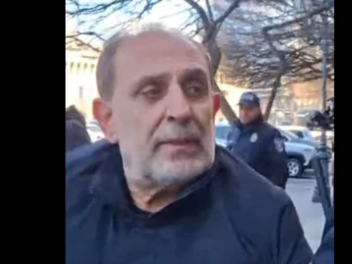 Կառավարության շենքի դիմաց պեռաշկիով ակցիա․ Ար...