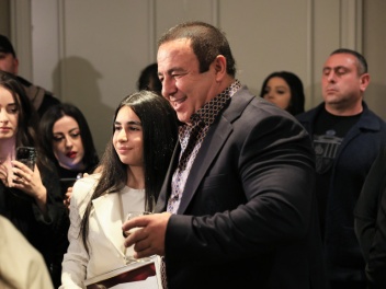 Ի՞նչ են ուզում մարդիկ. Ծառուկյան