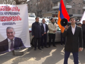 ՔԿ-ի դիմաց պահանջել են ազատ արձակել Սամվել Կարապետյանին