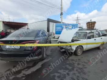 Ավտովթարներ՝ «Առինջ Մոլ»-ի մոտ