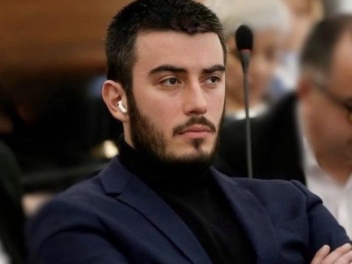 Սամվել Հակոբյանը վայր է դնում Երեւանի ավագանո...